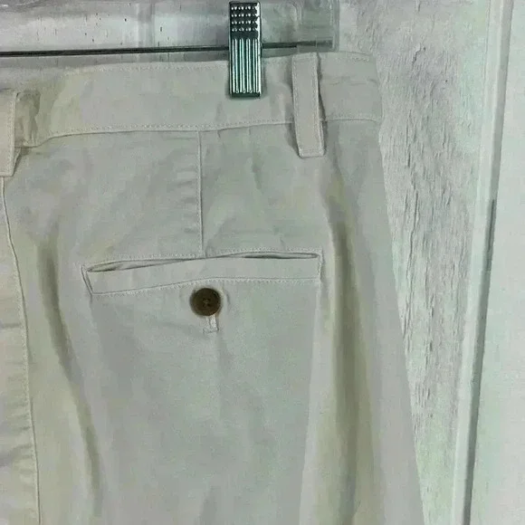 GAP Women’s Wide Leg Cream Pleated Khakis Pants 29” inseam with double enclosure - Picture 5 of 10